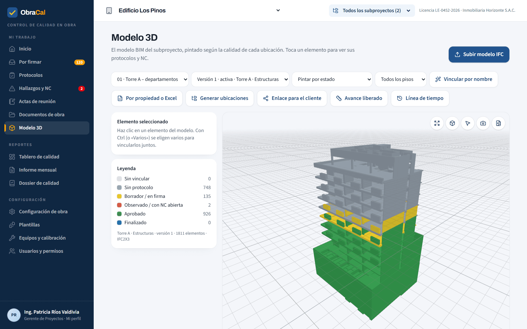 Modelo 3D de un edificio pintado por estado de calidad: pisos inferiores aprobados en verde, pisos en firma en amarillo y pisos sin protocolo en gris